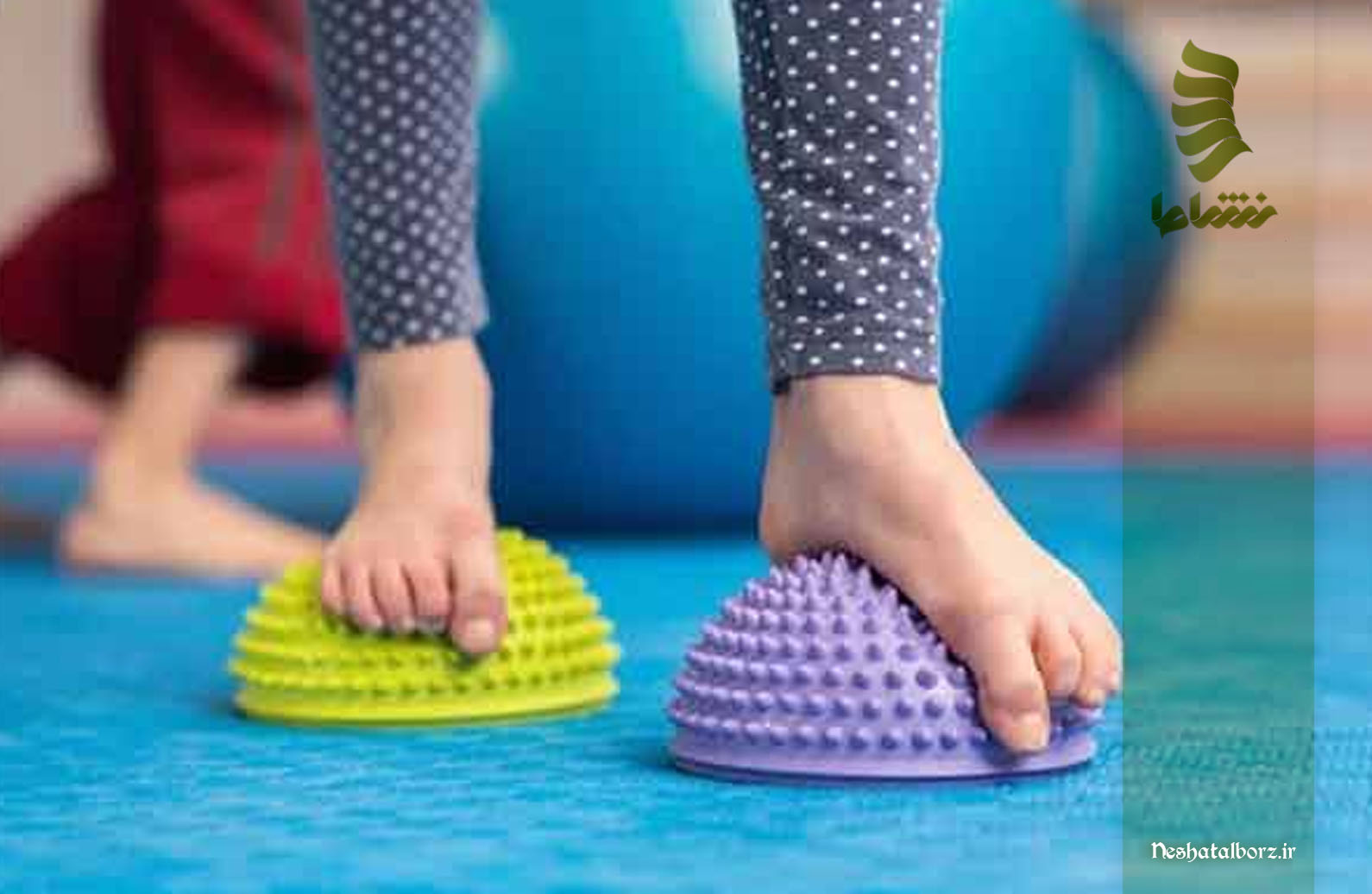 اجرای تمرین­های فیزیوتراپی برای افراد با صافی کف پا